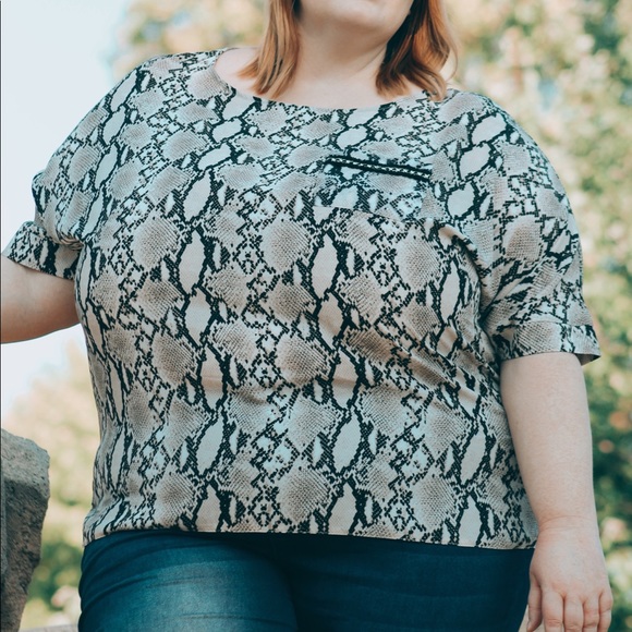 Snake print top - Picture 3 of 3